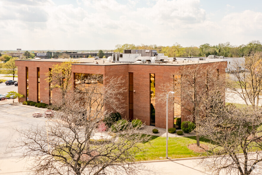 970 N Oak Lawn Ave, Elmhurst, IL en alquiler - Foto del edificio - Imagen 2 de 4