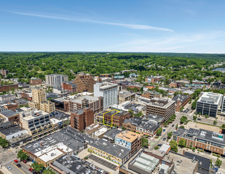 205-207 E Washington St, Ann Arbor, MI en venta - Foto del edificio - Imagen 3 de 7