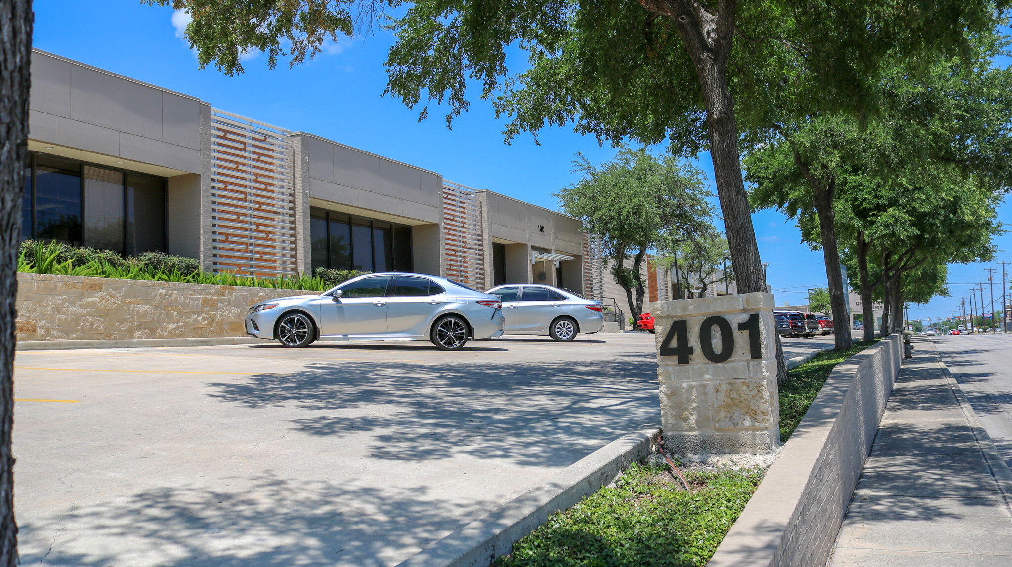 401 Isom Rd, San Antonio, TX en alquiler Foto del edificio- Imagen 1 de 10