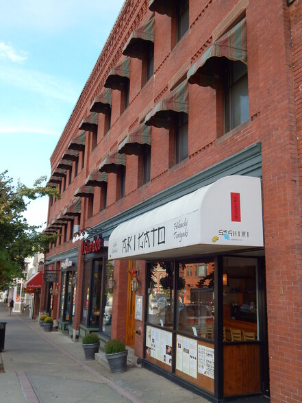 11-19 N Pleasant St, Amherst, MA en alquiler - Foto del edificio - Imagen 1 de 11