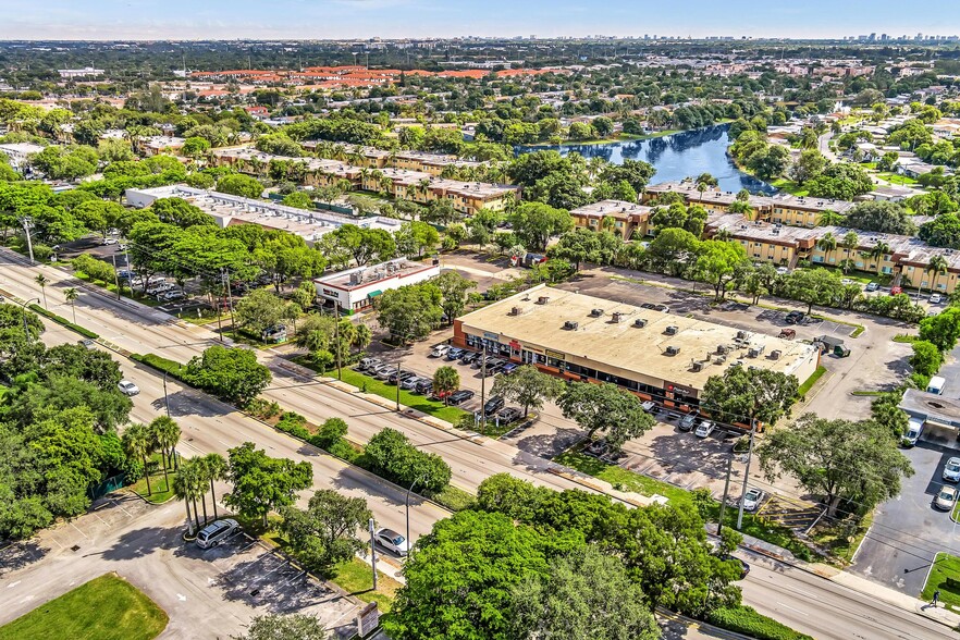 2424 N St Rd 7, Fort Lauderdale, FL en alquiler - Foto del edificio - Imagen 2 de 28