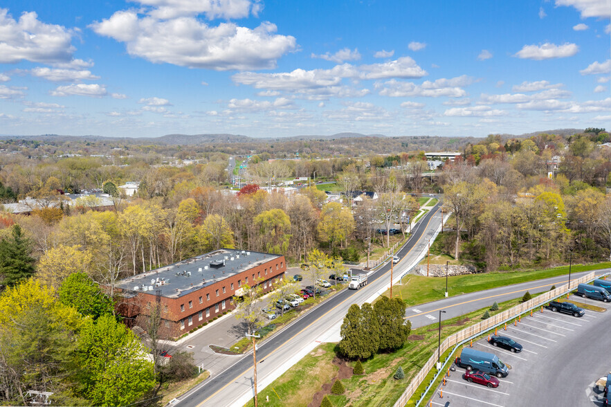 1-7 Old Sherman Tpke, Danbury, CT en alquiler - Vista aérea - Imagen 2 de 4