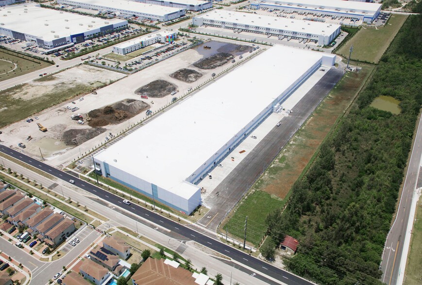 11250 W 36th Ave, Hialeah, FL en alquiler - Foto del edificio - Imagen 3 de 11