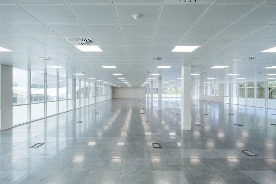 17 Bartley Way, Hook en alquiler - Foto del edificio - Imagen 2 de 13