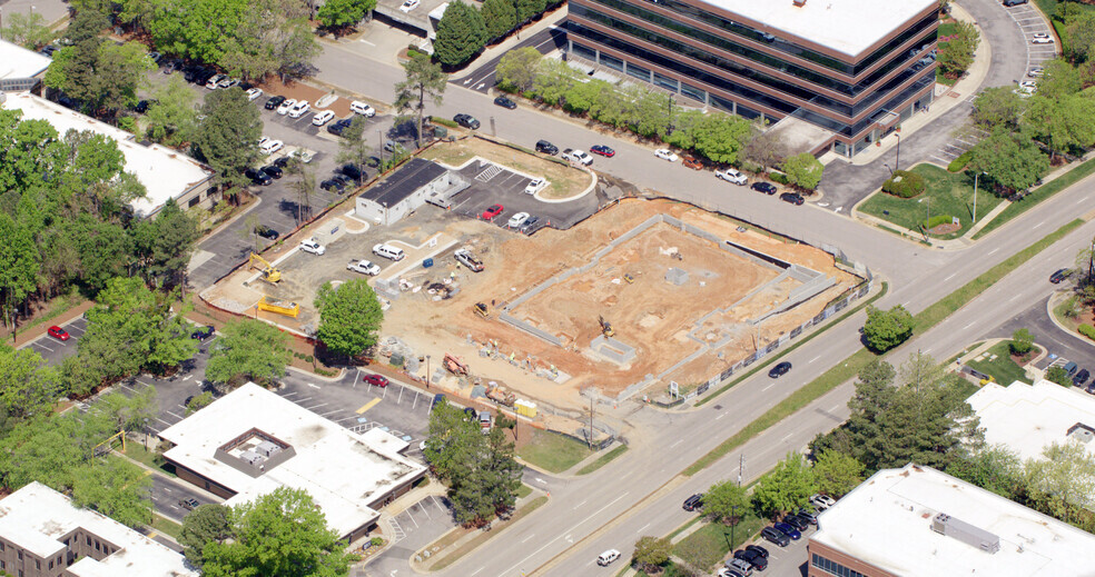 2413 Blue Ridge Rd, Raleigh, NC en alquiler - Foto del edificio - Imagen 2 de 4