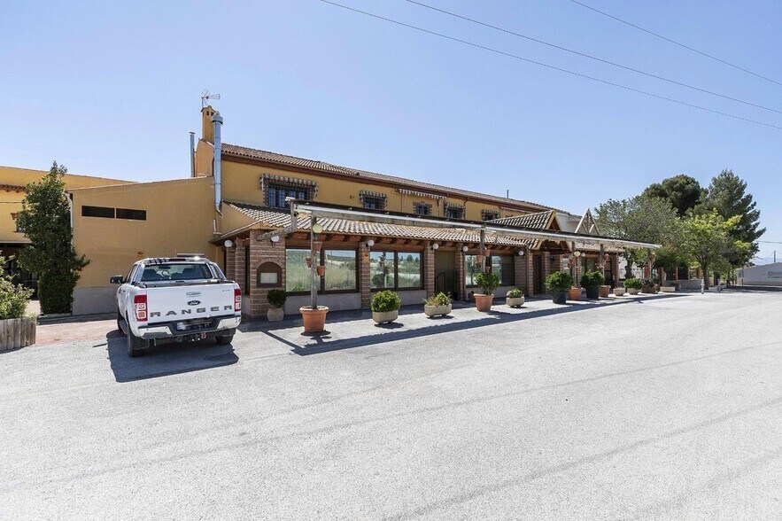 Local en Castilléjar en venta - Foto del edificio - Imagen 3 de 50