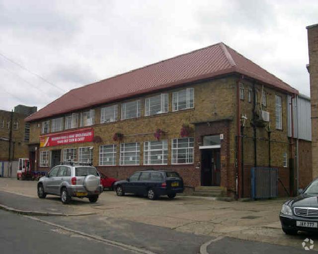 6-8 Dalston Gdns, Stanmore en venta - Foto del edificio - Imagen 2 de 3