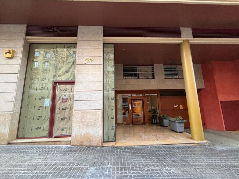 Edificio residencial en Barcelona, Barcelona en venta - Foto del edificio - Imagen 1 de 3