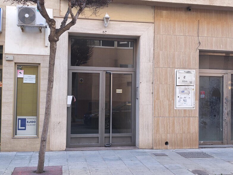 Local en El Ejido, Almería en alquiler - Foto del edificio - Imagen 3 de 3