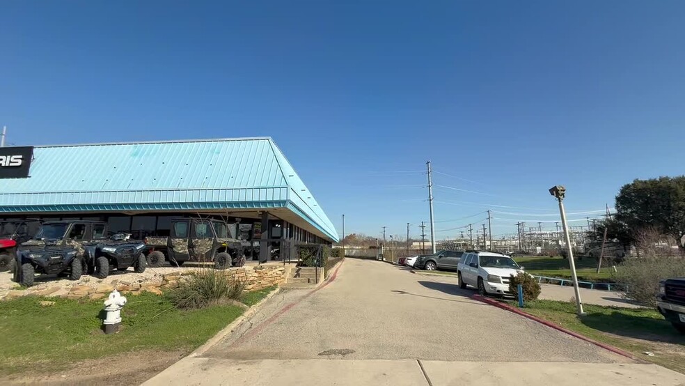 13700 N Stemmons Fwy, Farmers Branch, TX en alquiler - Vídeo de anuncio comercial - Imagen 2 de 25