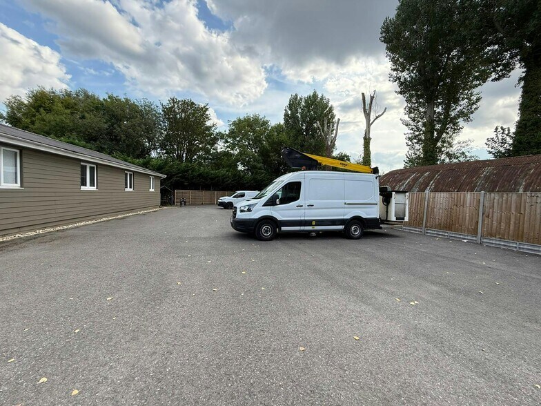 Dutton Lane, Eastleigh en alquiler - Foto del edificio - Imagen 3 de 6