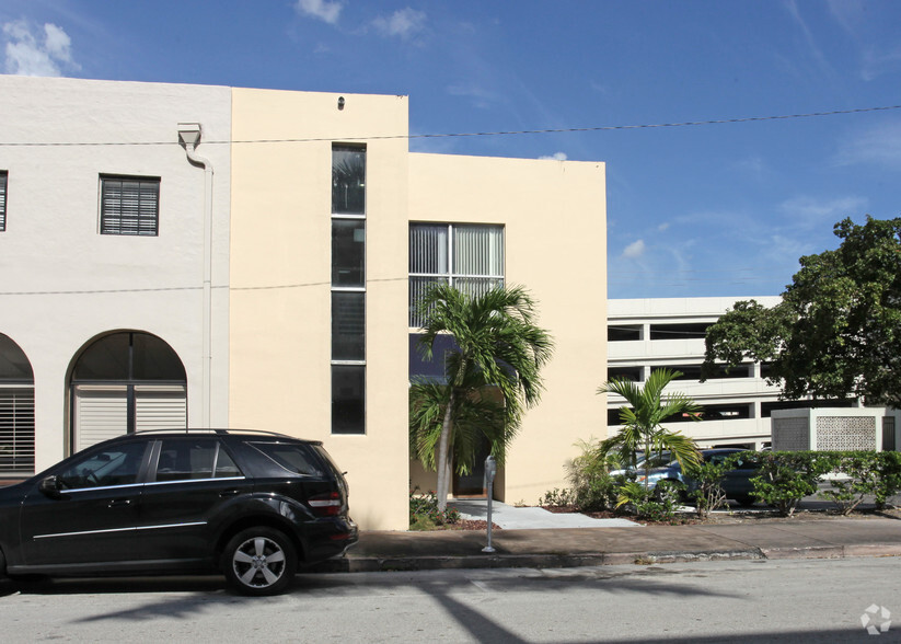 325 Almeria Ave, Coral Gables, FL en alquiler - Foto del edificio - Imagen 3 de 11