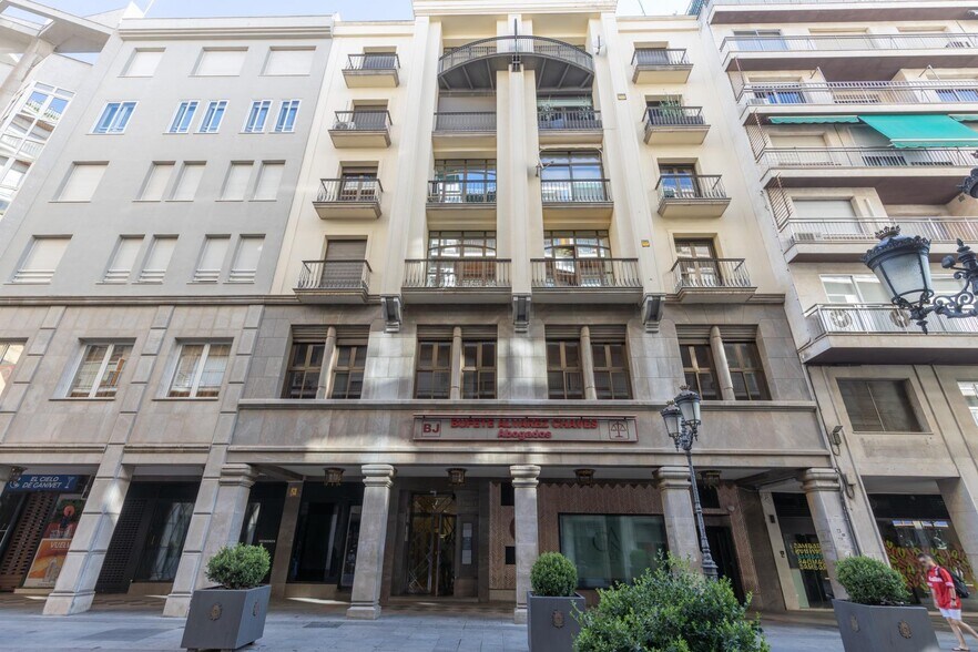Calle Ángel Ganivet, 13, Granada, Granada en venta - Foto del edificio - Imagen 2 de 50