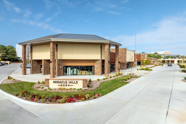 Más detalles de 606-780 N 114th St, Omaha, NE - Local en alquiler