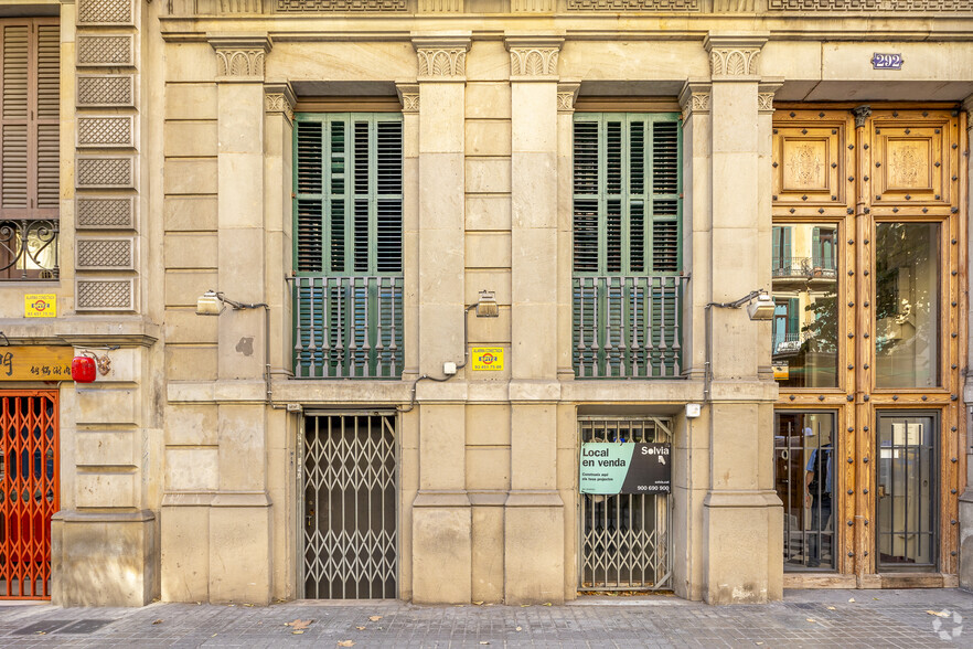 Edificio residencial en Barcelona, Barcelona en venta - Foto del edificio - Imagen 2 de 2