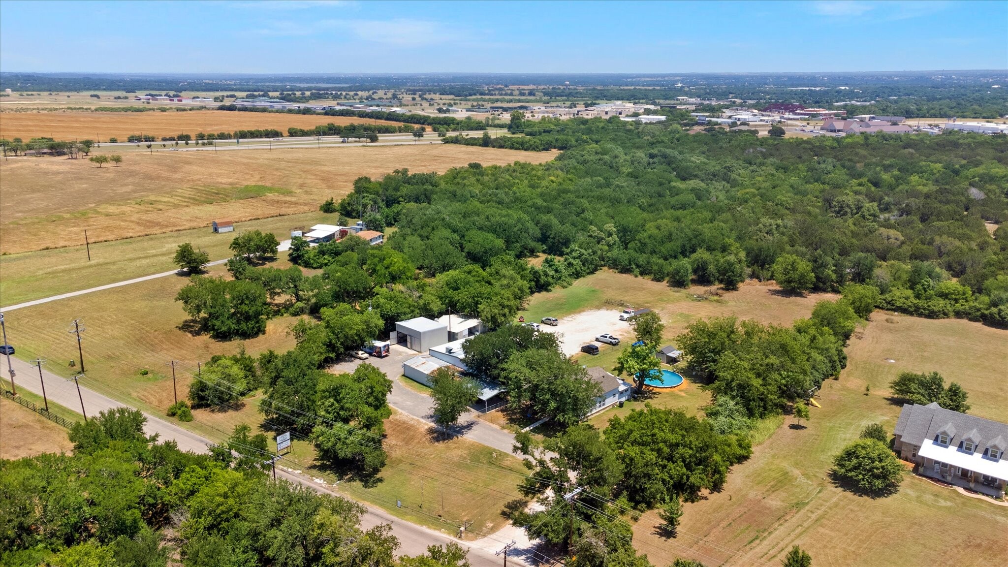 725 Holmes Dr, Granbury, TX en venta Foto principal- Imagen 1 de 55