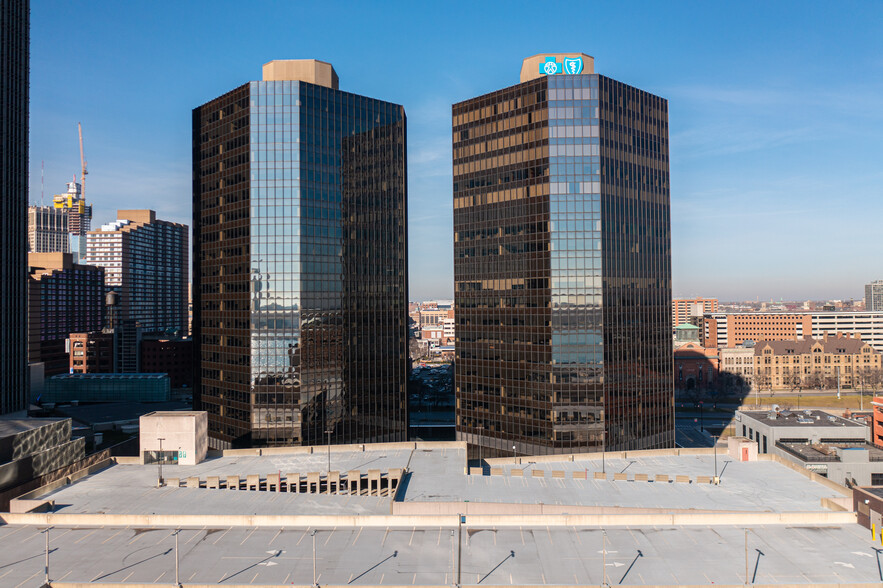 600 Renaissance Ctr, Detroit, MI en alquiler - Foto del edificio - Imagen 2 de 20