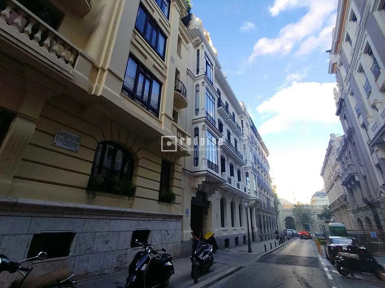 Edificio residencial en Madrid, Madrid en venta - Foto del edificio - Imagen 2 de 4