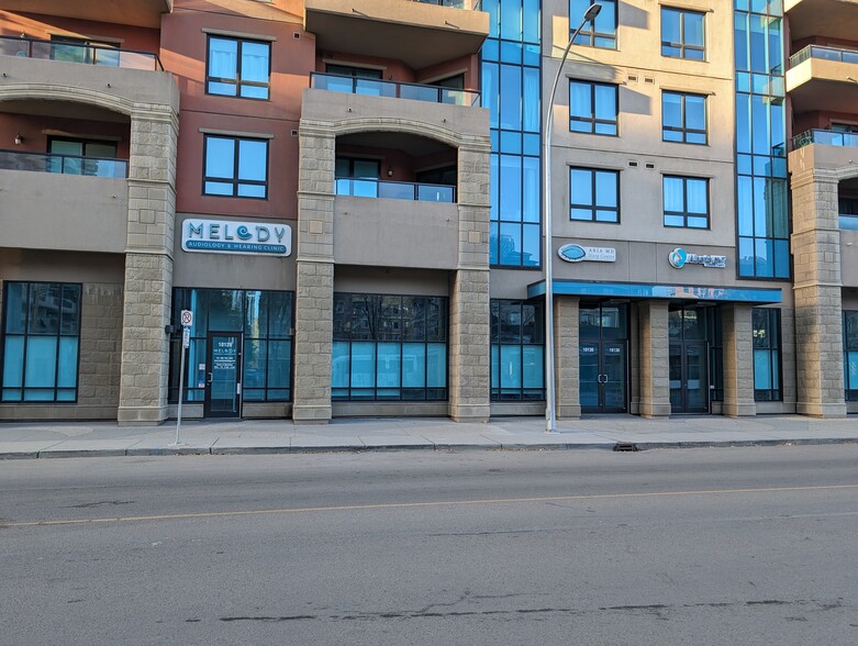 10142 111 St NW, Edmonton, AB en venta - Foto del edificio - Imagen 2 de 8