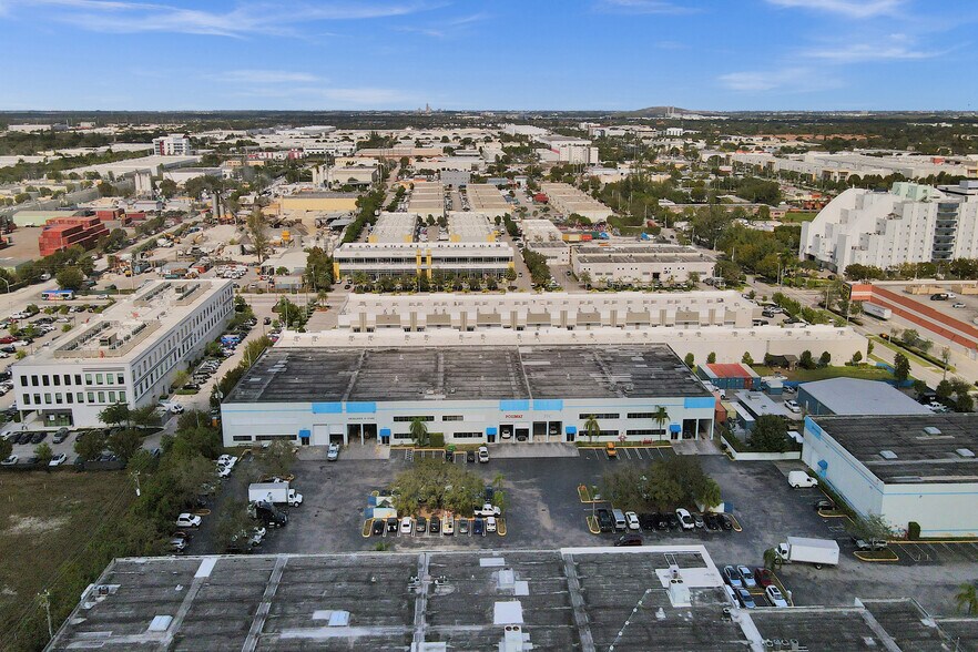 1630-1662 NW 108th Ave, Doral, FL en venta - Foto del edificio - Imagen 2 de 2