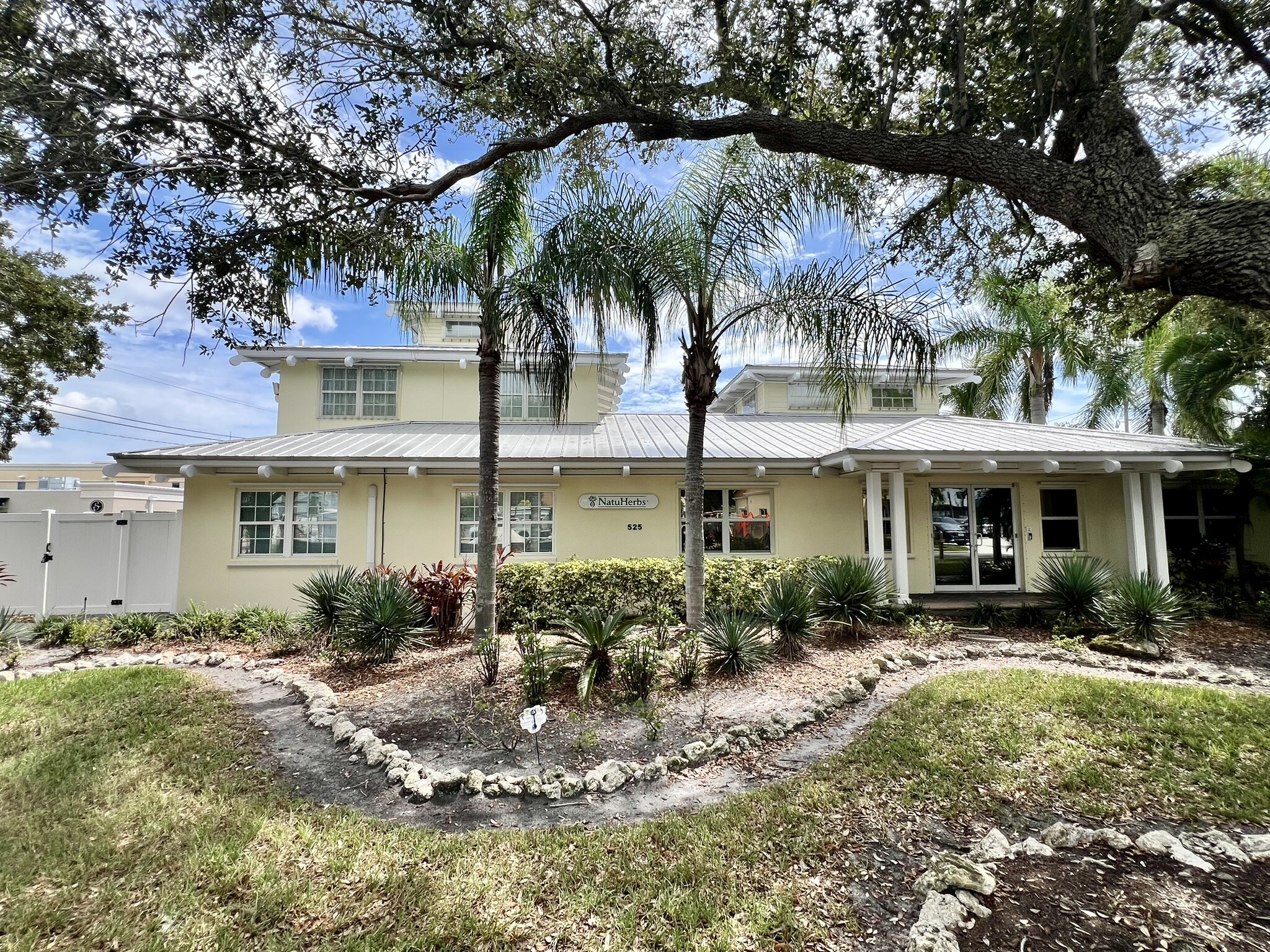 525 8th St W, Bradenton, FL en venta Foto principal- Imagen 1 de 94