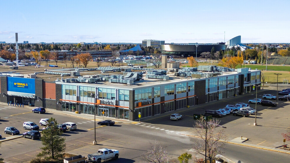 Groat Rd & 111 Av NW, Edmonton, AB en alquiler - Foto del edificio - Imagen 3 de 82