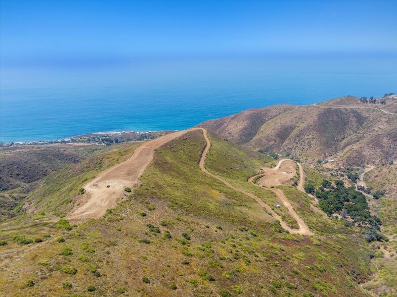 10806 Yerba Buena Rd, Malibu, CA en venta - Foto del edificio - Imagen 2 de 22