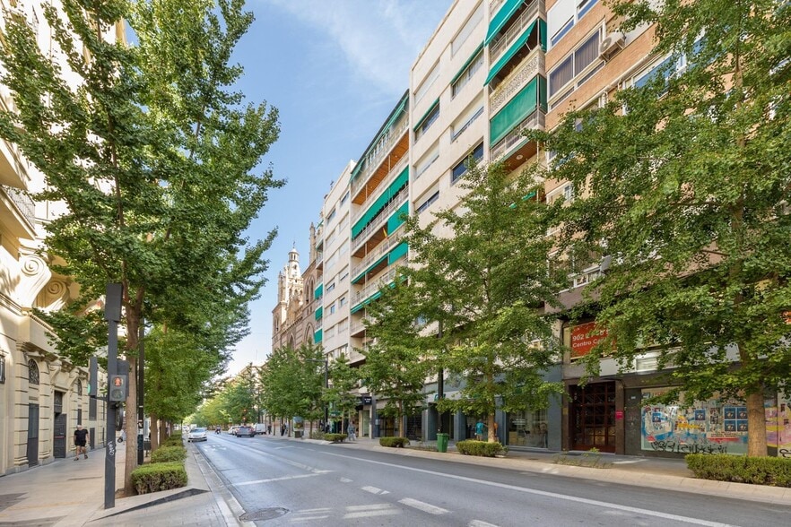 Local en Granada, Granada en venta - Foto del edificio - Imagen 2 de 29