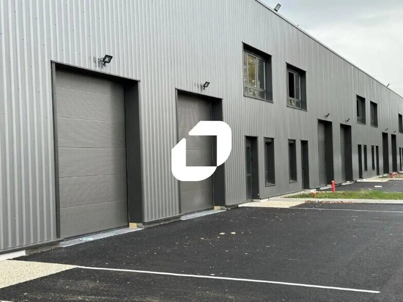 225 Avenue Des Marronniers, Bourgoin-Jallieu en alquiler - Foto del edificio - Imagen 3 de 41