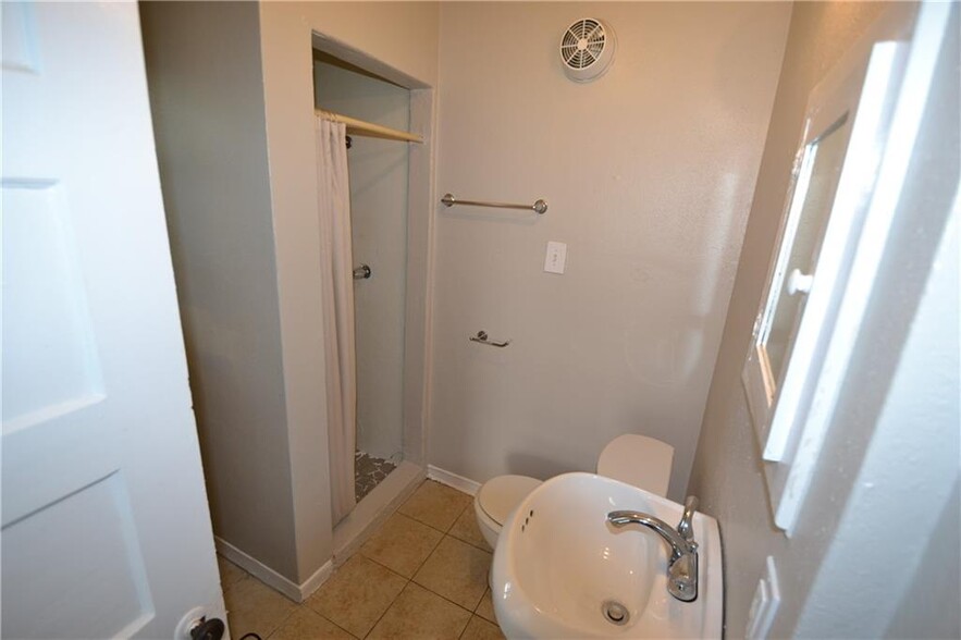 808 46th #B and #C, Austin, TX en venta - Foto del edificio - Imagen 3 de 17