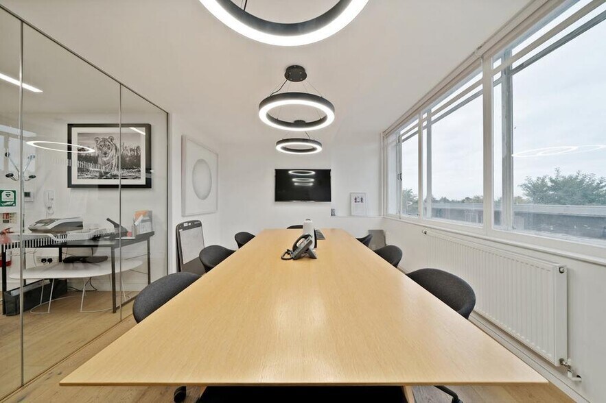 9 Kirkdale Rd, London en alquiler - Foto del edificio - Imagen 3 de 25