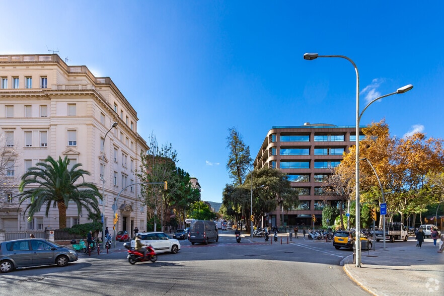 Via Augusta, 252, Barcelona, Barcelona en alquiler - Foto del edificio - Imagen 3 de 5