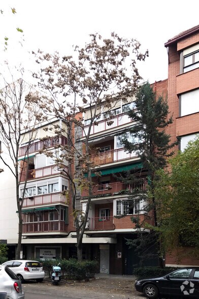 Calle De Vicente Muzas, 6, Madrid, Madrid en venta - Foto del edificio - Imagen 2 de 2