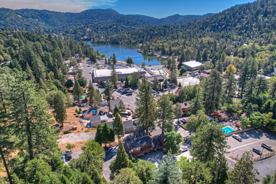 24028 Lake Dr, Crestline, CA en venta - Foto principal - Imagen 1 de 27