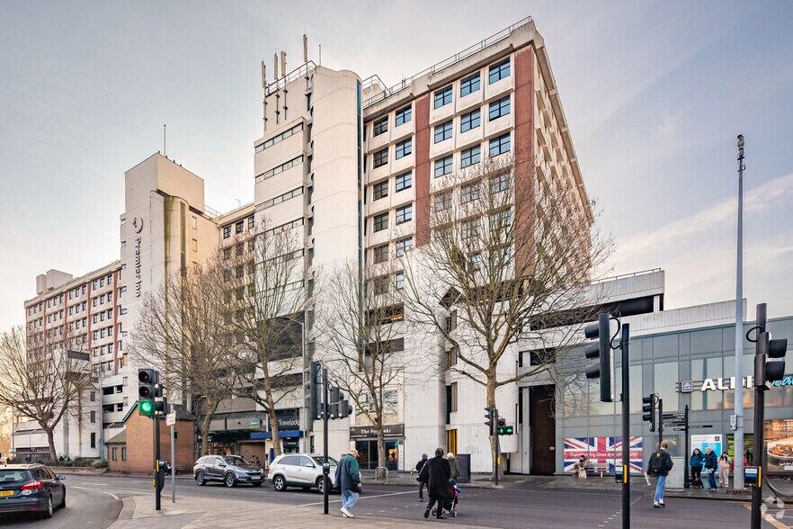 Wheatfield Way, Kingston Upon Thames en alquiler - Foto del edificio - Imagen 2 de 4