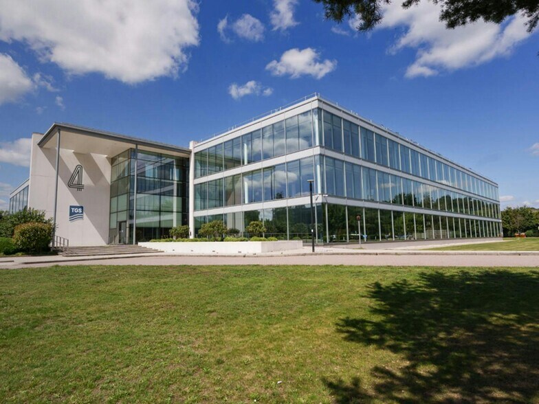 4 Brooklands, Weybridge en alquiler - Foto del edificio - Imagen 1 de 25