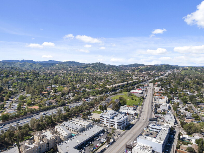 22900 Ventura Blvd, Woodland Hills, CA en alquiler - Foto del edificio - Imagen 3 de 6