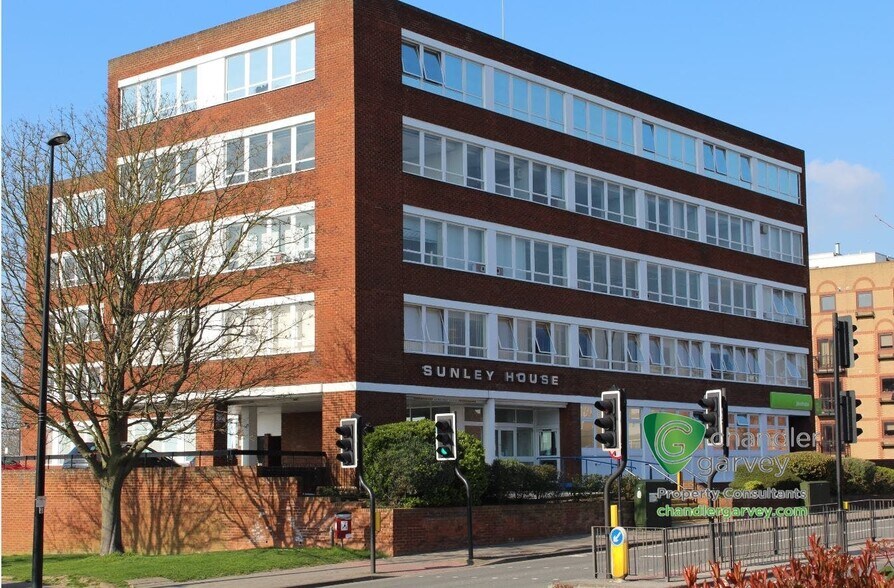 Oxford Rd, Aylesbury en alquiler - Foto del edificio - Imagen 2 de 7