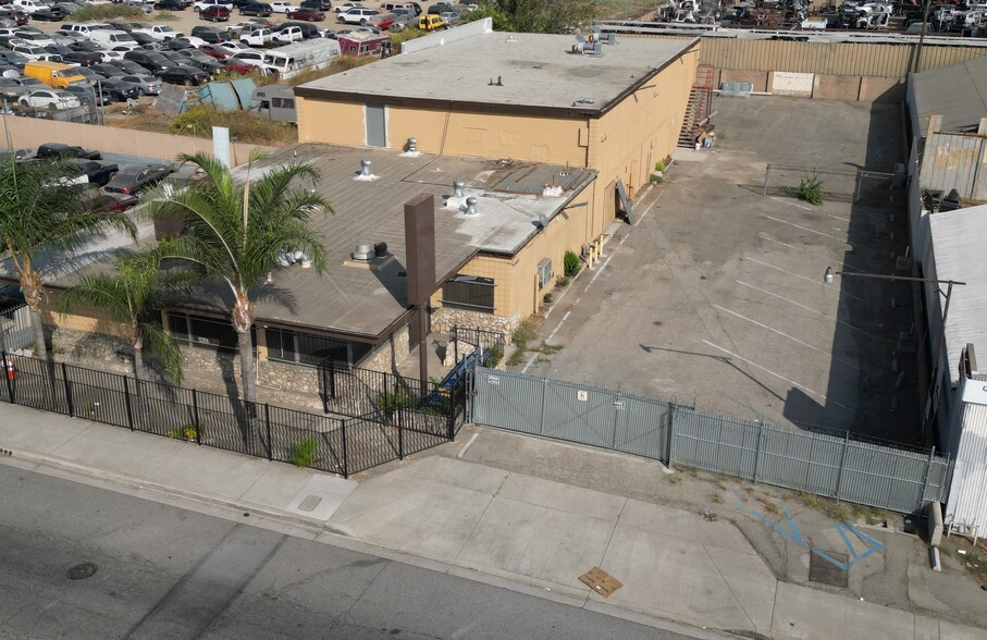 651 N Waterman Ave, San Bernardino, CA en venta - Foto del edificio - Imagen 2 de 24