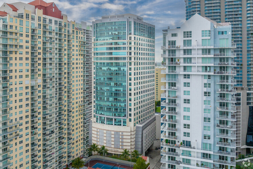 1111 Brickell Ave, Miami, FL en alquiler - Foto del edificio - Imagen 1 de 15