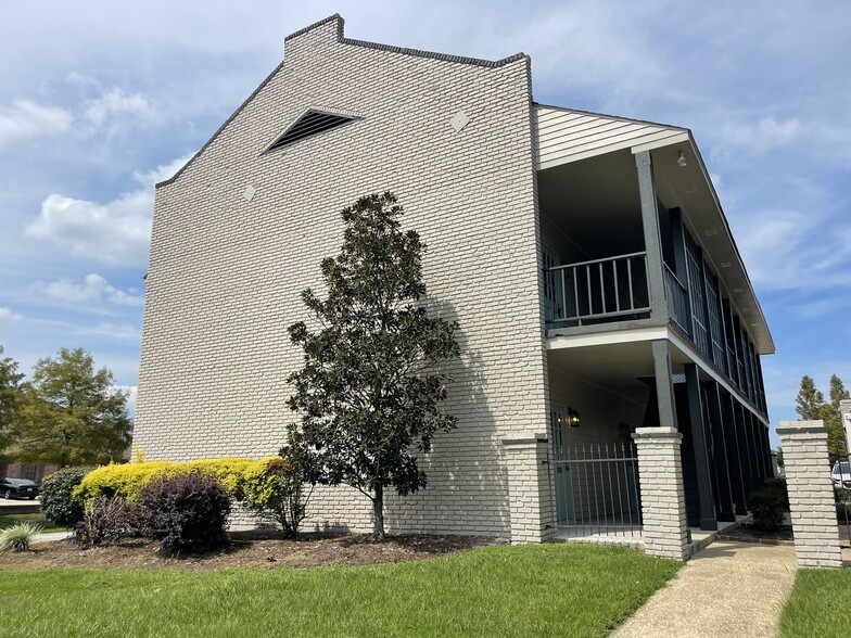 11603 Newcastle Ave, Baton Rouge, LA en alquiler - Foto del edificio - Imagen 2 de 34