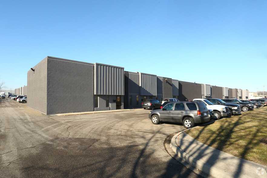 30932-30976 Industrial Dr, Livonia, MI en alquiler - Foto principal - Imagen 1 de 12