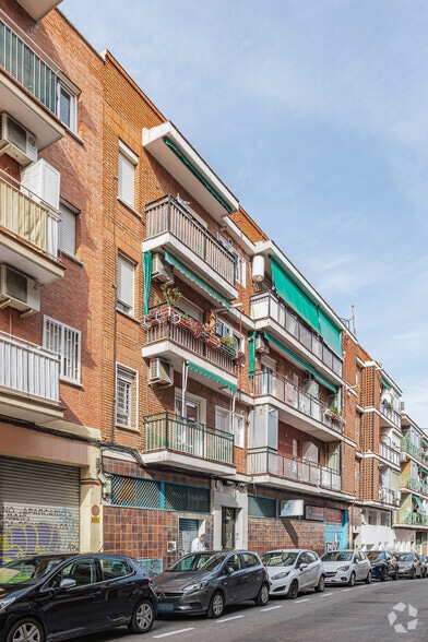 Calle Alejandrina Morán, 24, Madrid, Madrid en venta - Foto del edificio - Imagen 2 de 4