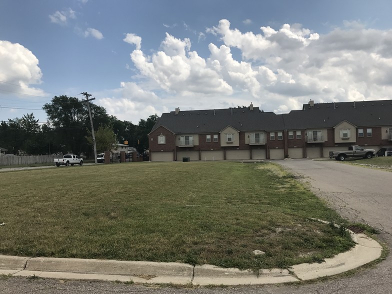 24095 Vance Ave, Hazel Park, MI en venta - Foto del edificio - Imagen 3 de 22