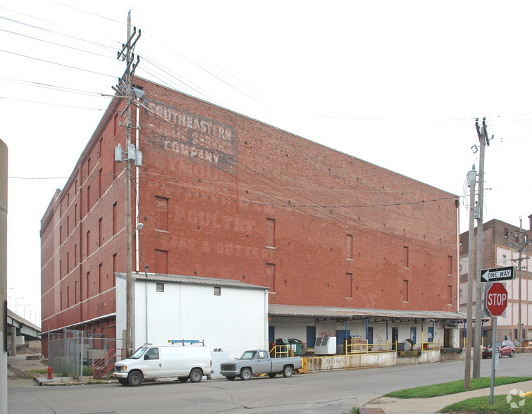 200 N Kansas Ave, Topeka, KS en alquiler - Foto del edificio - Imagen 2 de 2