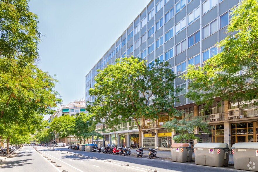 Oficina en Barcelona, Barcelona en alquiler - Foto del edificio - Imagen 2 de 3