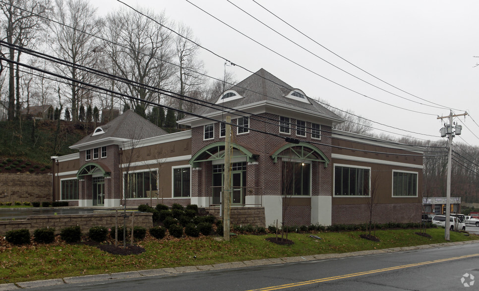 240 Fort Salonga Rd, Northport, NY en venta - Foto del edificio - Imagen 3 de 11