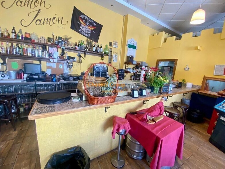 Local en Orihuela en alquiler - Foto del edificio - Imagen 3 de 11