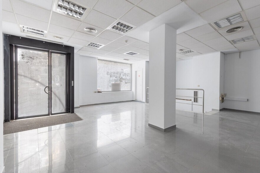 Local en Montefrío en venta - Foto del interior - Imagen 1 de 28