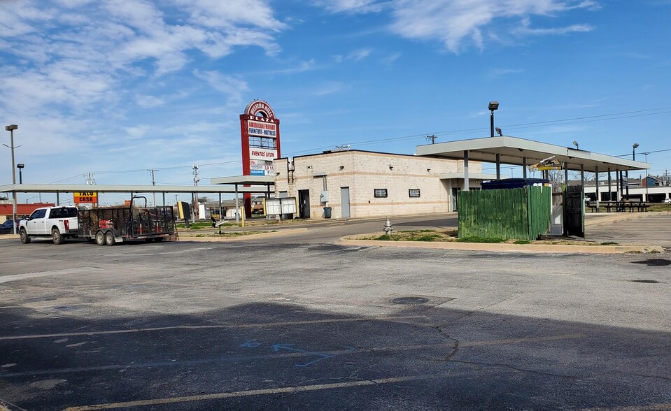 8625 Camp Bowie West Blvd, Fort Worth, TX en alquiler - Foto del edificio - Imagen 3 de 12